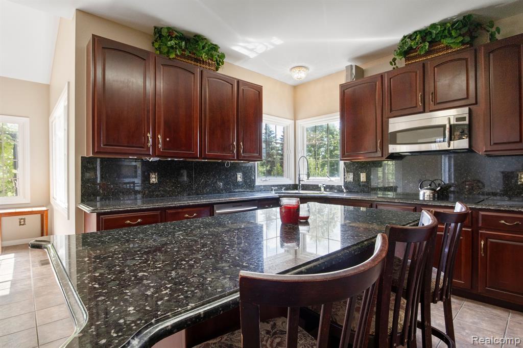 8950 WOODLORE SOUTH Drive, Plymouth, MI 48170 — Photo 19