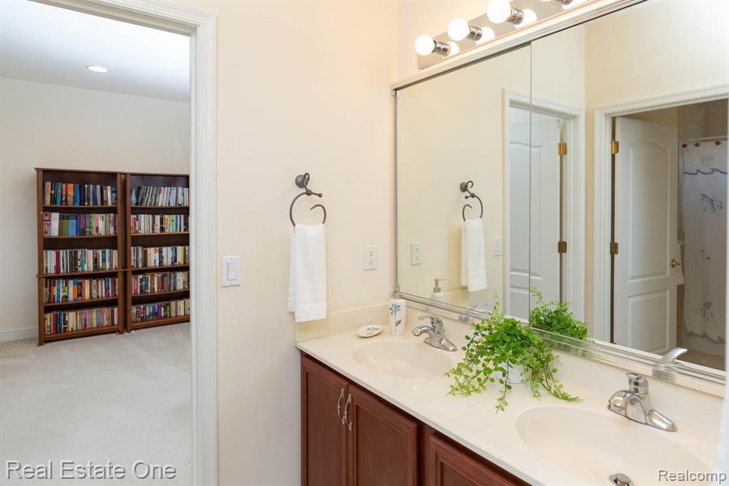 3755 S Century Oak Circle, Oakland, MI — Photo 36