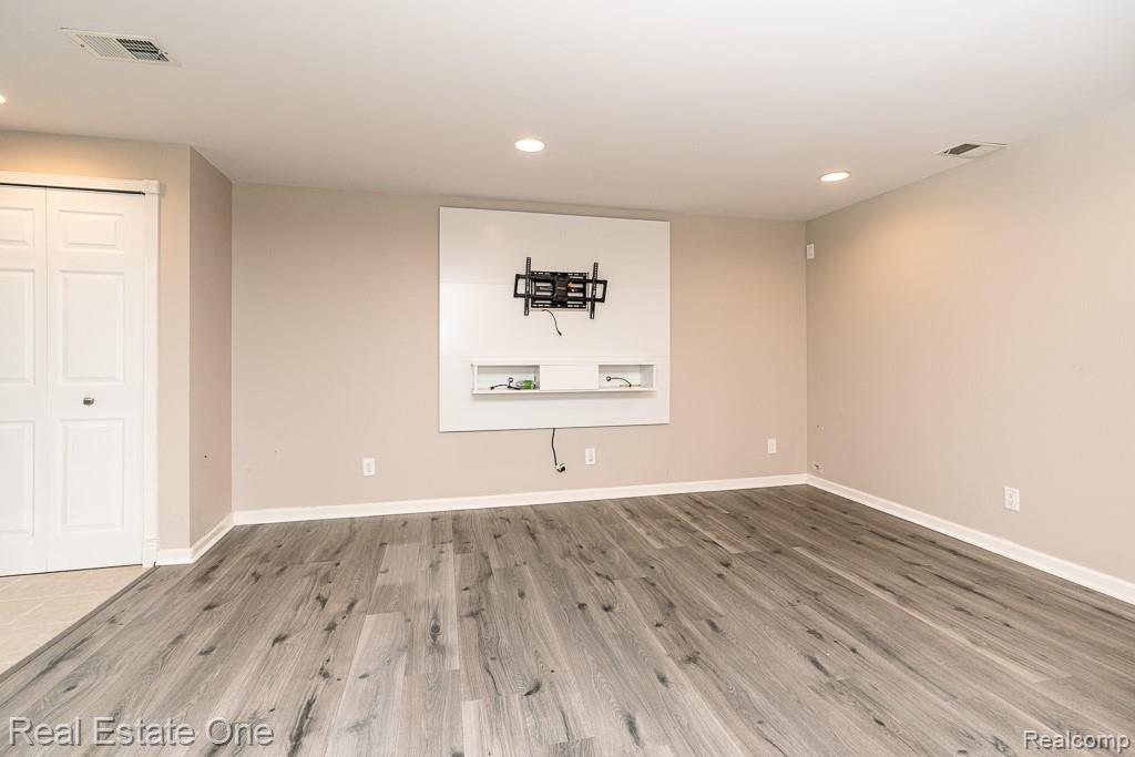 668 Sherry Drive, Lake Orion, MI 48362 — Photo 23