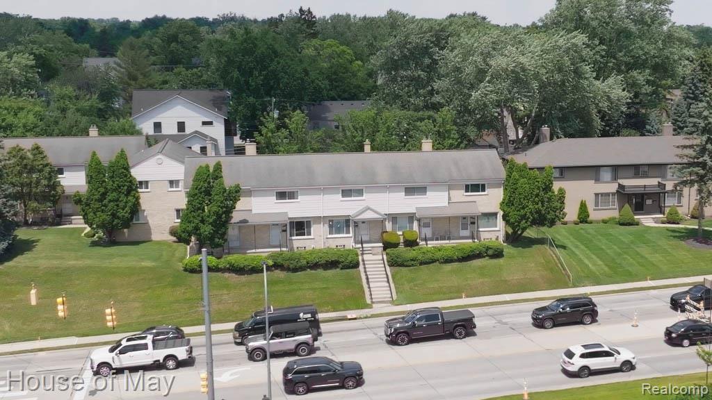 2099 E Maple Road, Birmingham, MI 48009