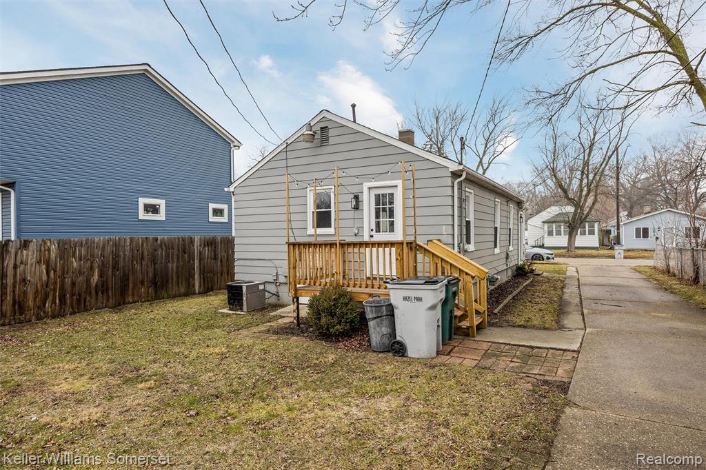 346 E Bernhard Avenue, Hazel Park, MI 48030 — Photo 24