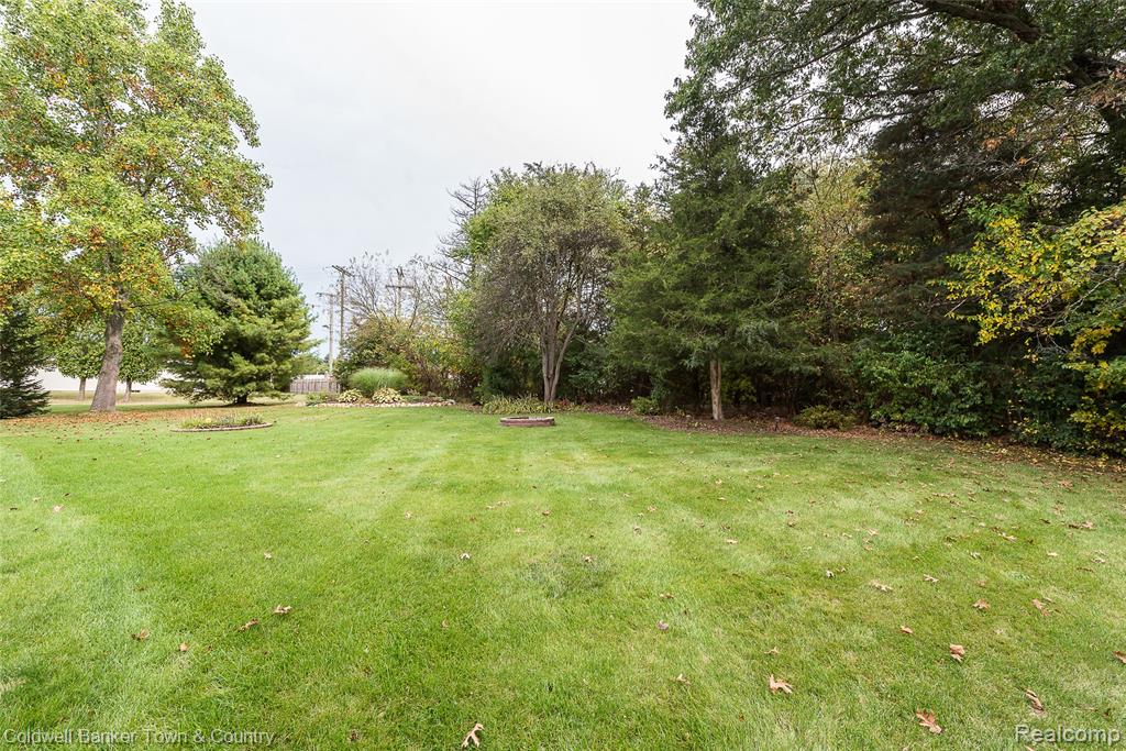 9344 Huron Park Drive, Brighton, MI 48116 — Photo 39