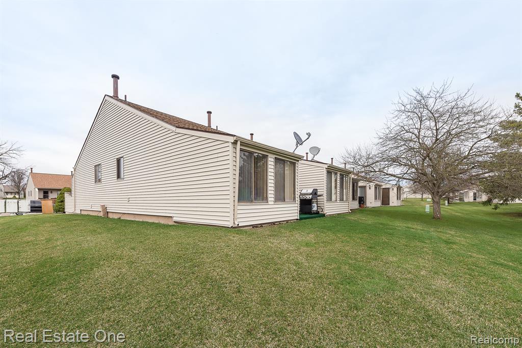62071 YORKTOWN, 6, South Lyon, MI 48178 — Photo 31