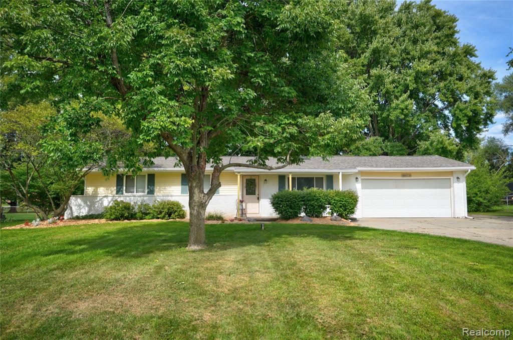 6411 Brookview Drive, Grand Blanc, MI 48439 — front exterior