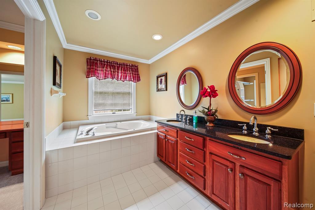 9856 Rattalee Lake Road, Clarkston, MI 48348 — Photo 30