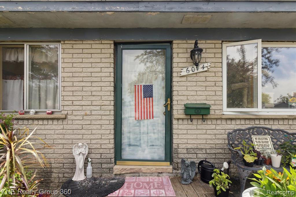 6074 NIGHTINGALE Street, Dearborn Heights, MI 48127 — Photo 5