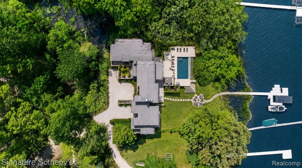 9485 LAKEVIEW Drive, Pinckney, MI 48169 — Photo 19