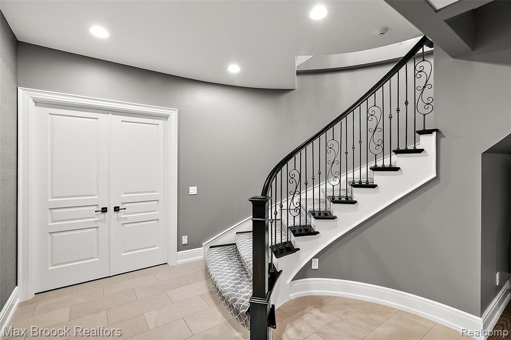 5466 Orchard Ridge Drive, Rochester, MI 48306 — Photo 37