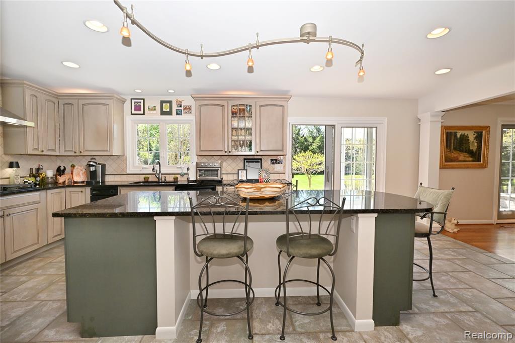 4655 Walnut Lake Road, Bloomfield Hills, MI 48301 — Photo 9