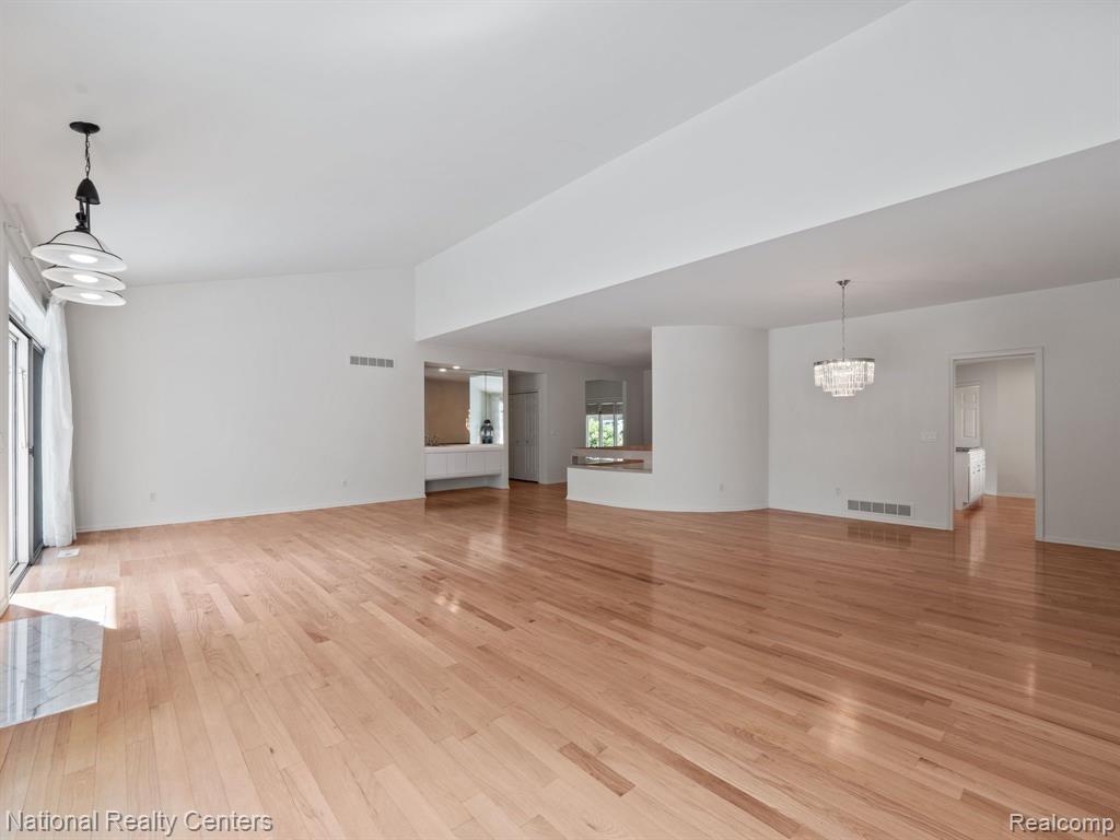 4888 WOODCLIFF HILL Road, West Bloomfield, MI 48323 — Photo 14