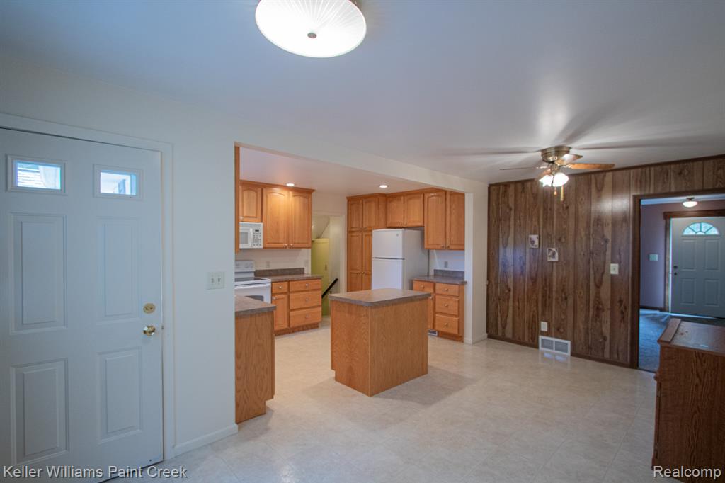 239 Almont Avenue, Almont, MI 48003 — Photo 5