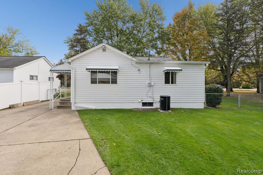 5159 Sashabaw Road, Clarkston, MI — Photo 30