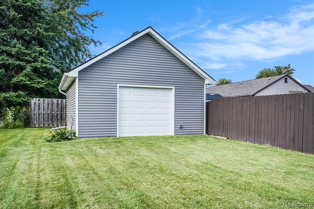 6084 Chatham Court, Grand Blanc, MI 48439 — Photo 44