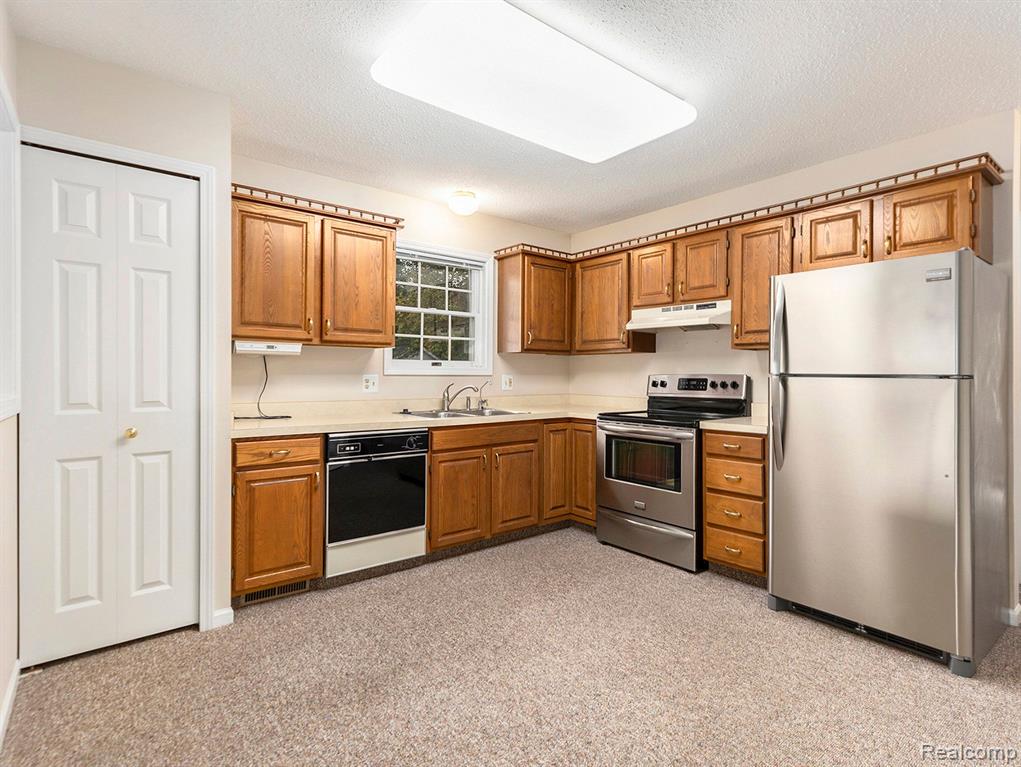 620 YORKSHIRE Square, Milan, MI 48160 — Photo 7