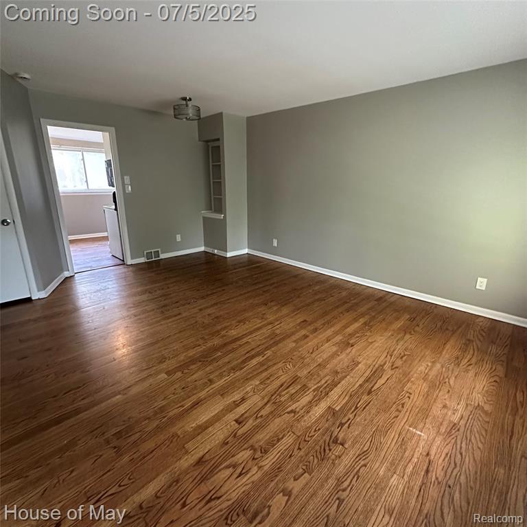 587 E 14 MILE Road, Birmingham, MI 48009 — Photo 12