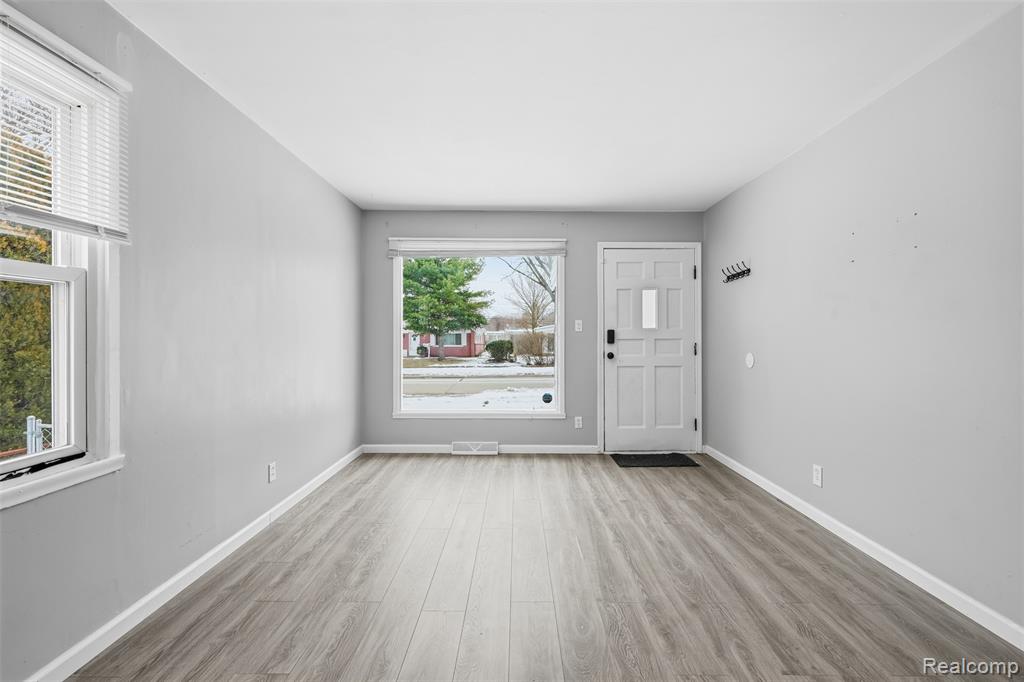 4654 Gloria Street, Wayne, MI 48184 — Photo 4