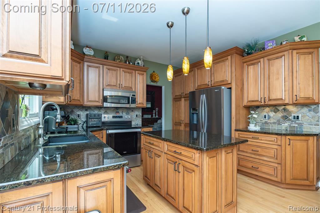 689 Woodfield Way, Rochester Hills, MI 48307 — Photo 13