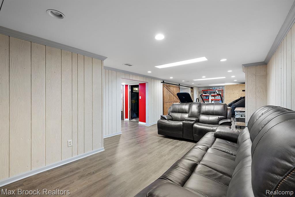 9060 HEADLEY Drive, Sterling Heights, MI 48314 — Photo 44