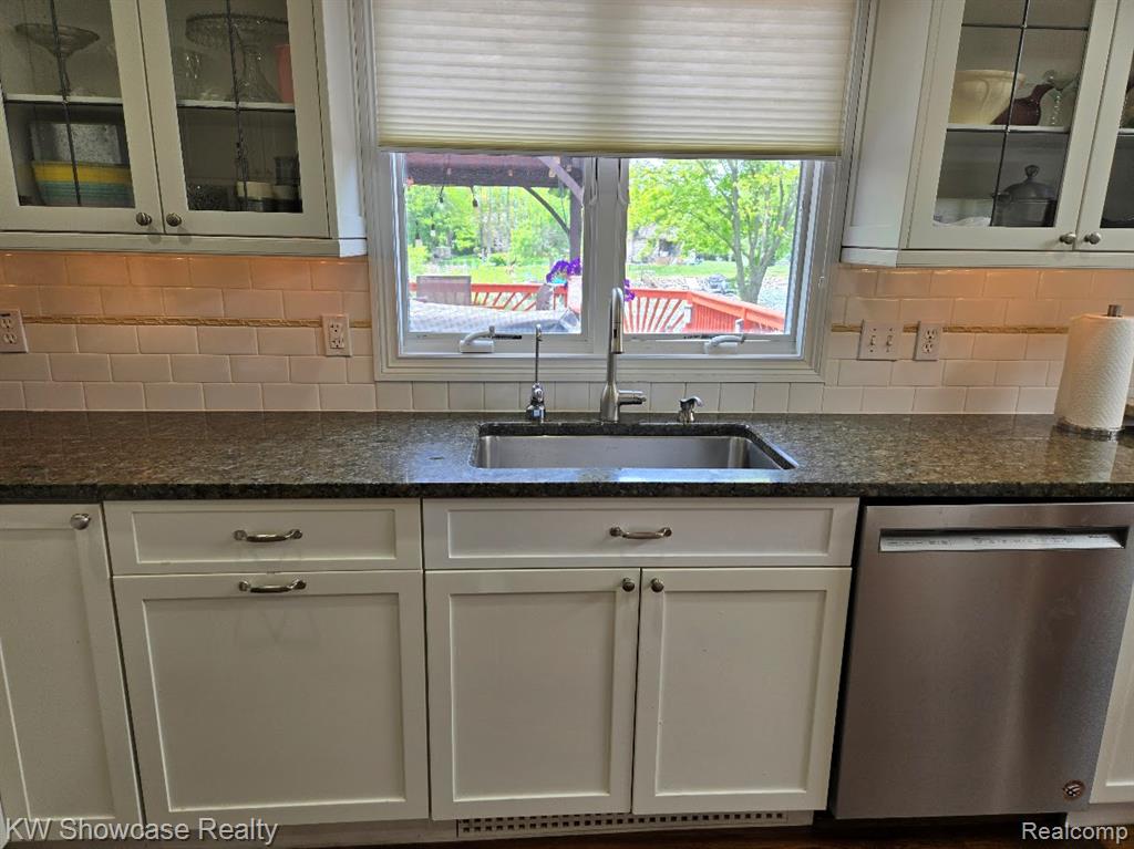 474 Beverly Island Drive, Waterford, MI 48328 — Photo 12