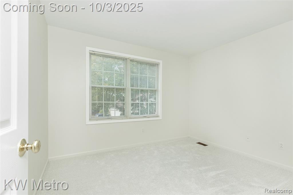 435 Thornridge Court, Rochester Hills, MI 48307 — Photo 34