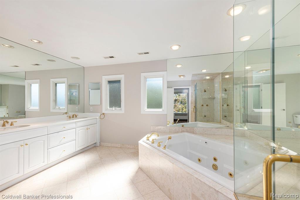 3105 INTERLAKEN Street, West Bloomfield, MI 48323 — Photo 16