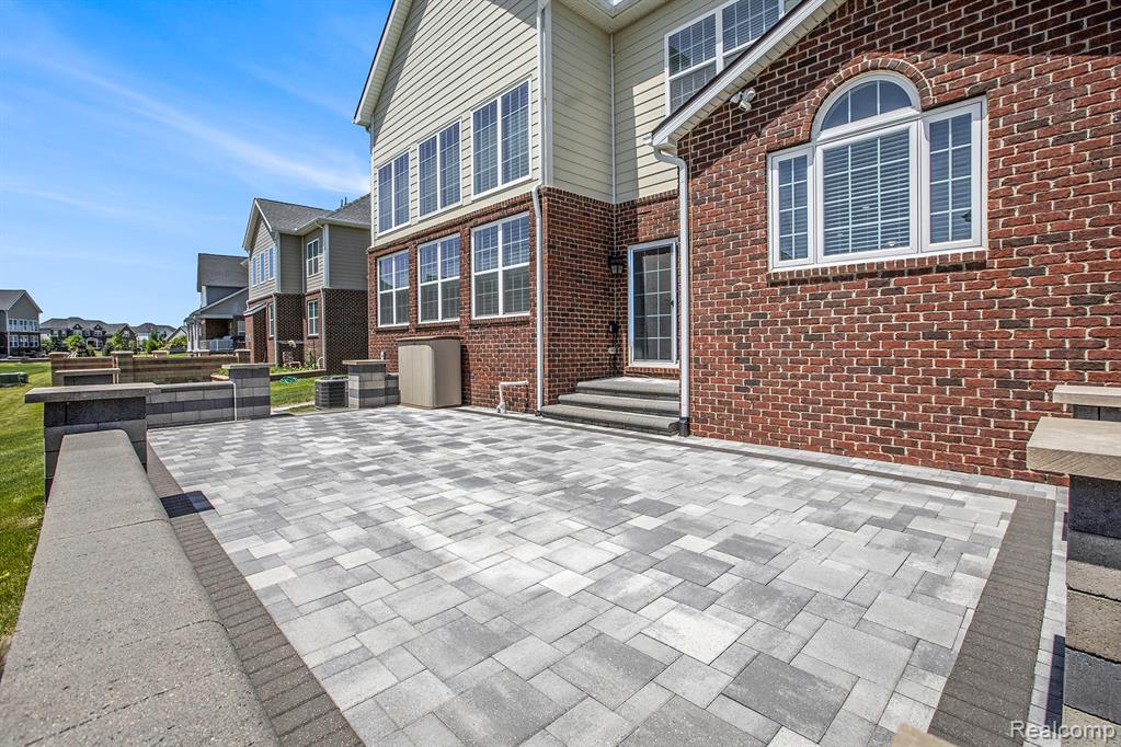 51021 Laurel Park, Canton, MI 48188 — Photo 31