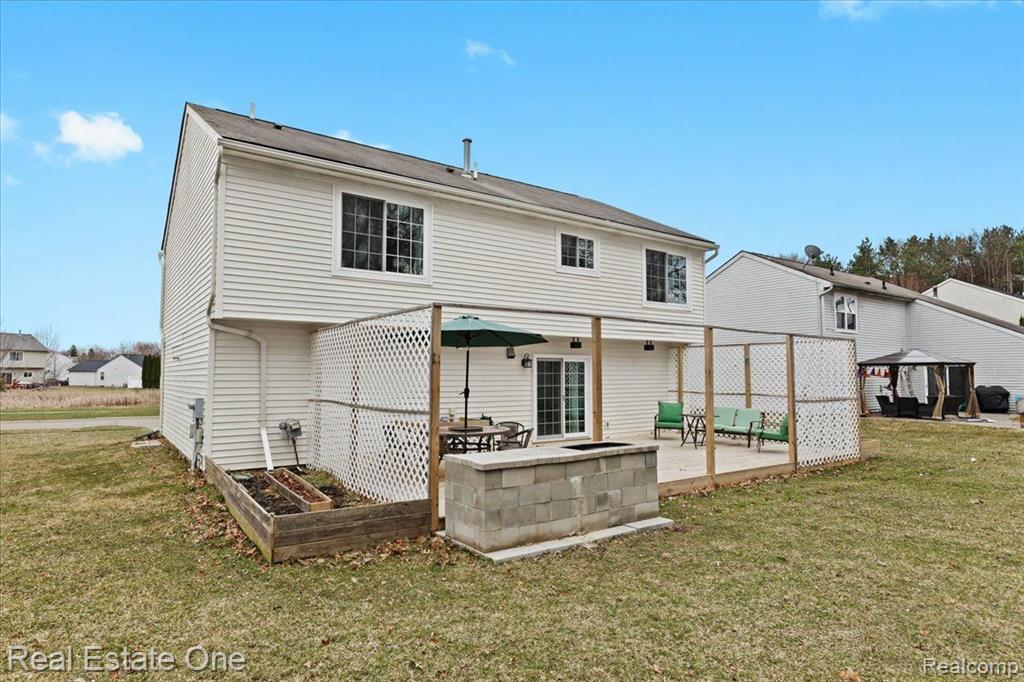 573 CARRIAGE HILL Drive, Fenton, MI 48430 — Photo 26