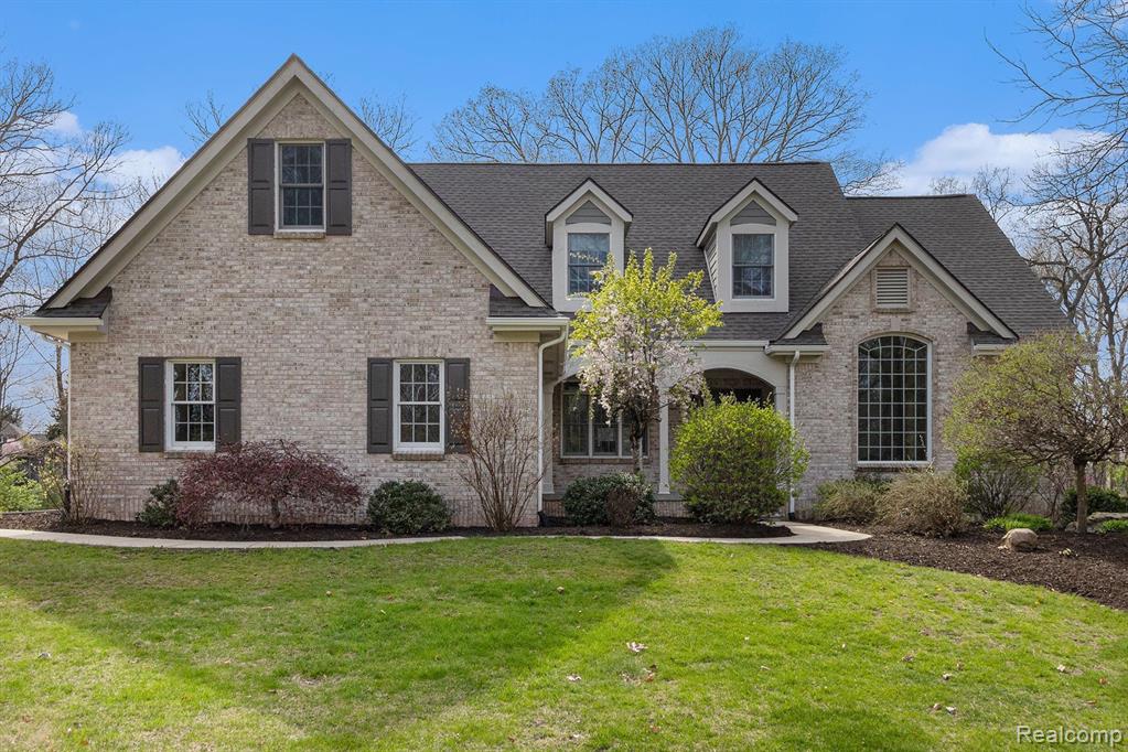 9080 MOONLIGHT BAY, Pinckney, MI 48169 — front exterior