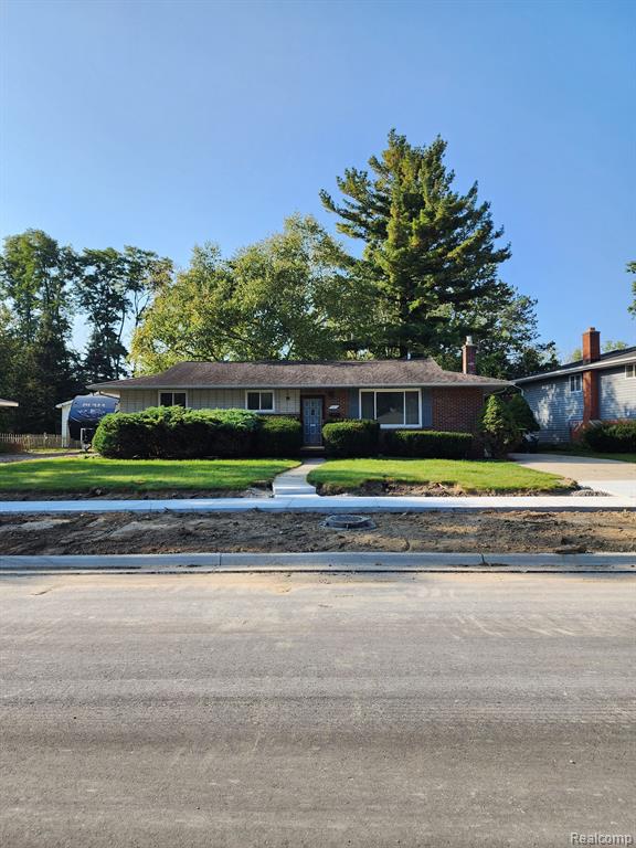 801 WORCHESTER Drive, Fenton, MI 48430 — front exterior