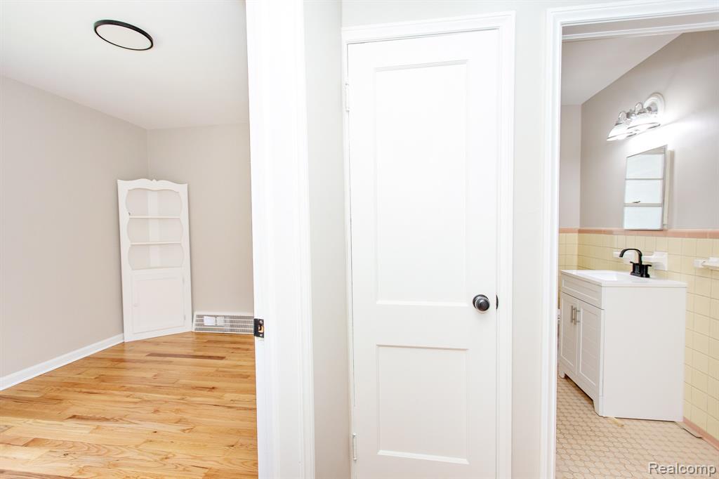 4056 Robina Avenue, Berkley, MI 48072 — Photo 15