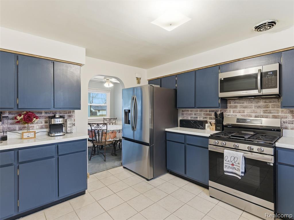 550 Johnson Street, Almont, MI 48003 — Photo 8