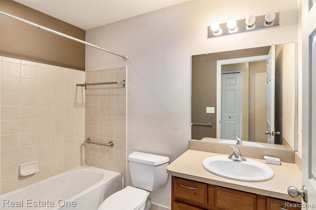 1130 Andover Circle, Commerce Twp, MI 48390 — Photo 10
