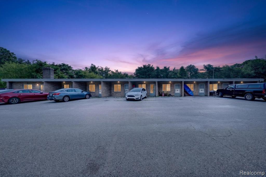 16001 Dixie Highway, Holly, MI 48442
