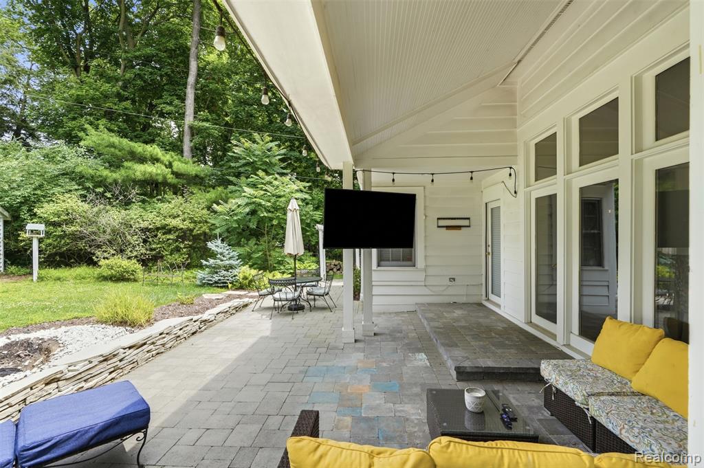 27310 Crestwood Drive, Franklin, MI 48025 — Photo 56