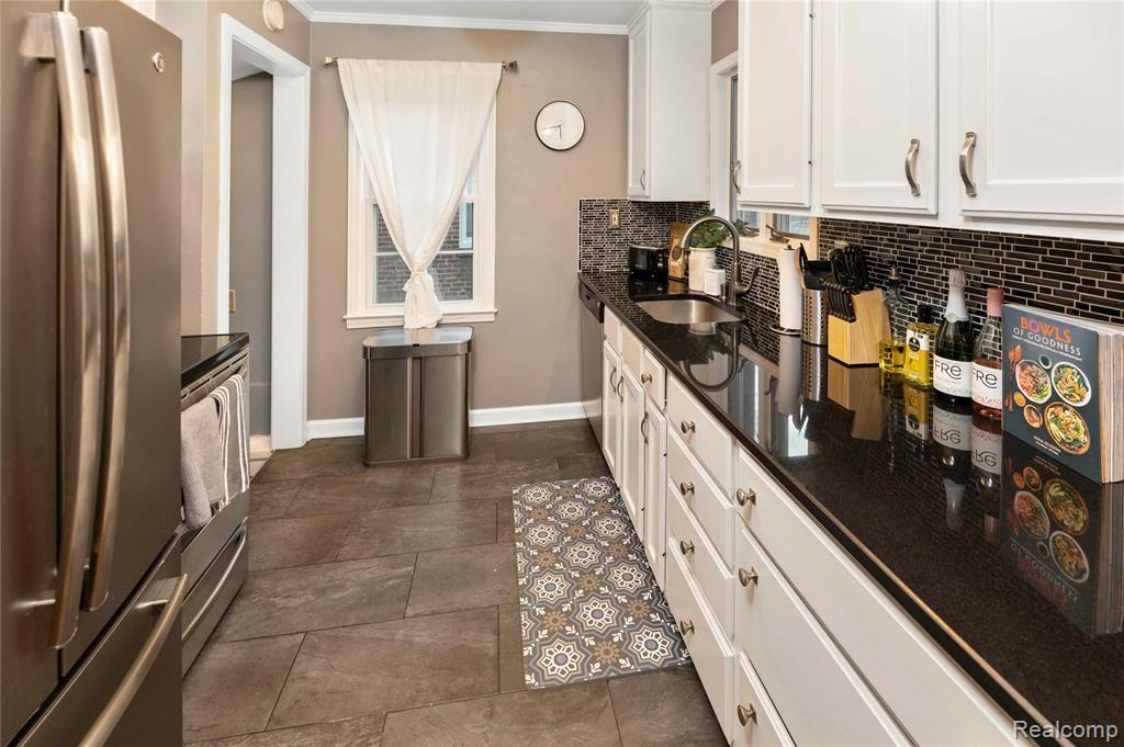 4414 Groveland Avenue, Royal Oak, MI 48073 — Photo 11