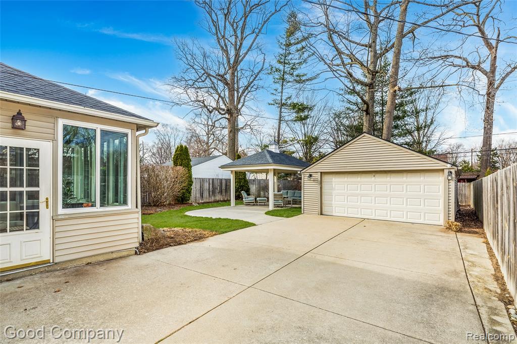 702 Orchard View Drive, Royal Oak, MI 48073 — Photo 32