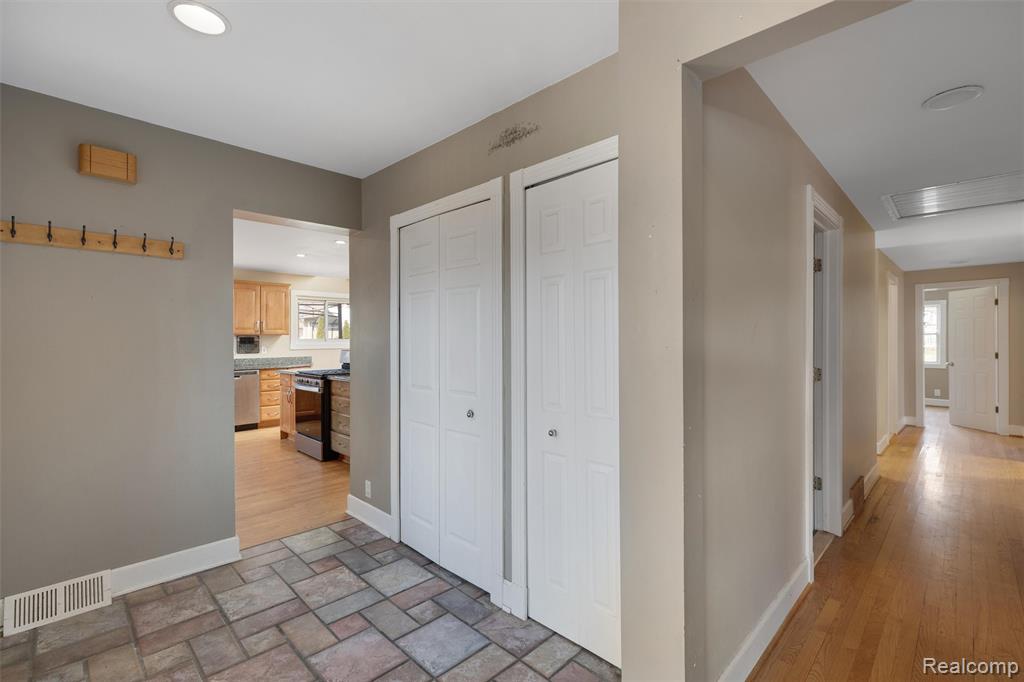 590 Hillwood, White Lake, MI 48383 — Photo 6