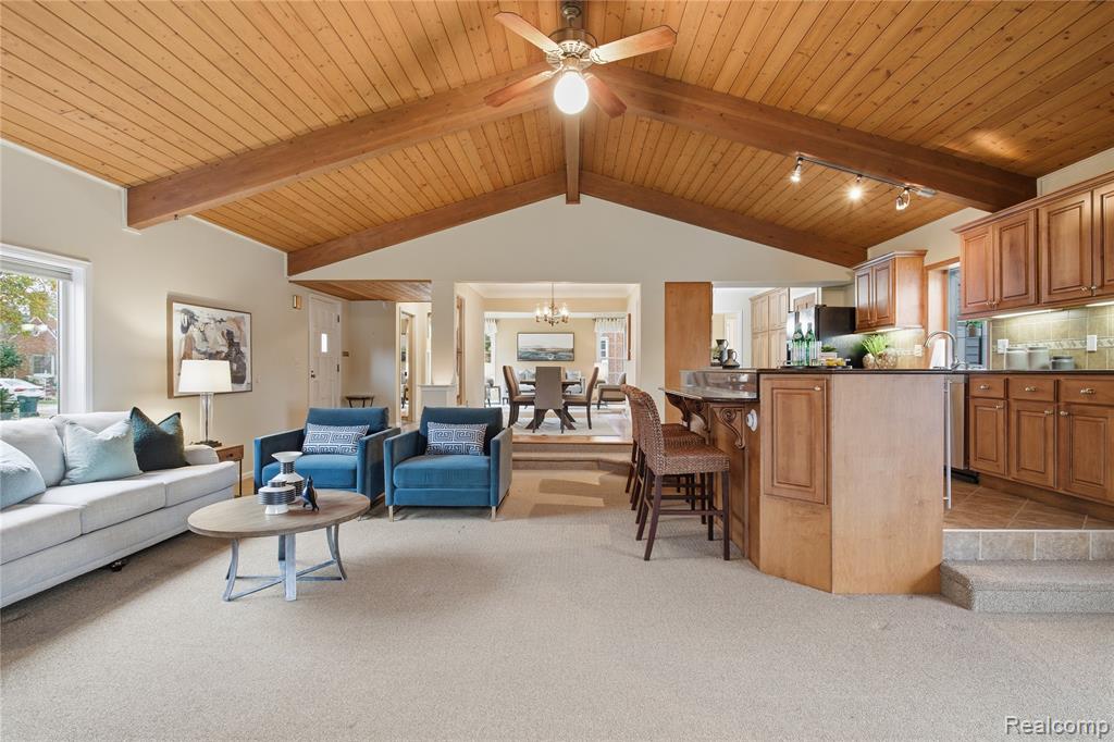 10404 Hart Avenue, Huntington Woods, MI — Photo 12