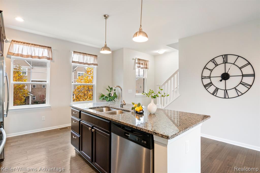 419 WRIGHT Street, Wixom, MI 48393 — Photo 7