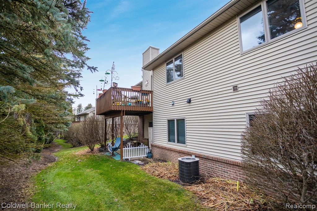 2245 Willow Tree Drive, Brighton, MI 48116 — Photo 8