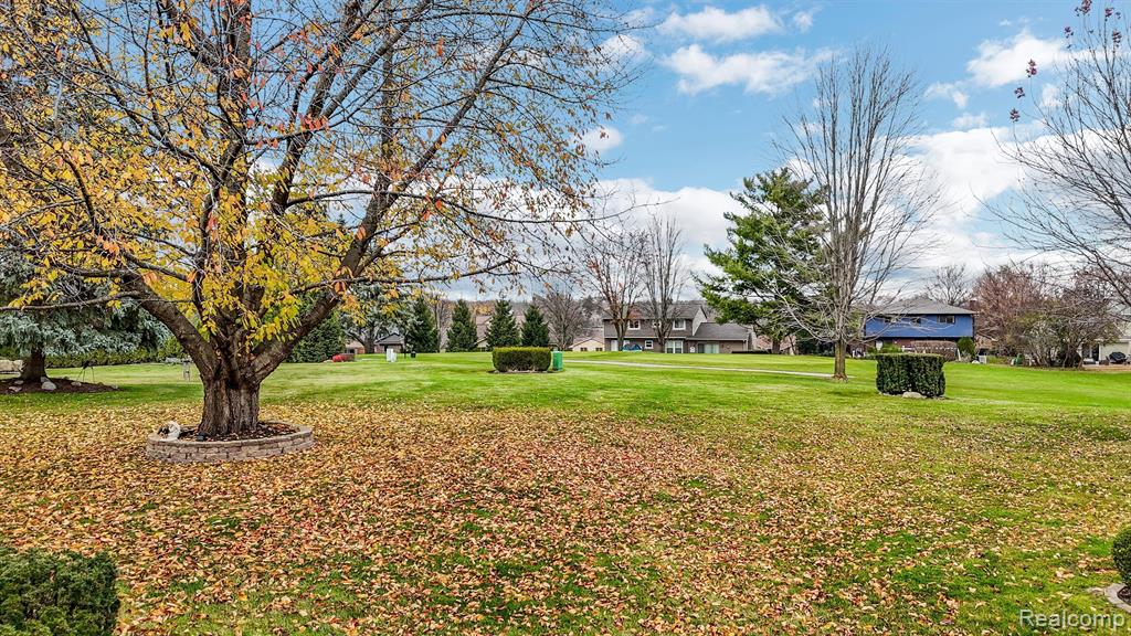 682 Heritage Lane S, Rochester Hills, MI 48309 — Photo 77