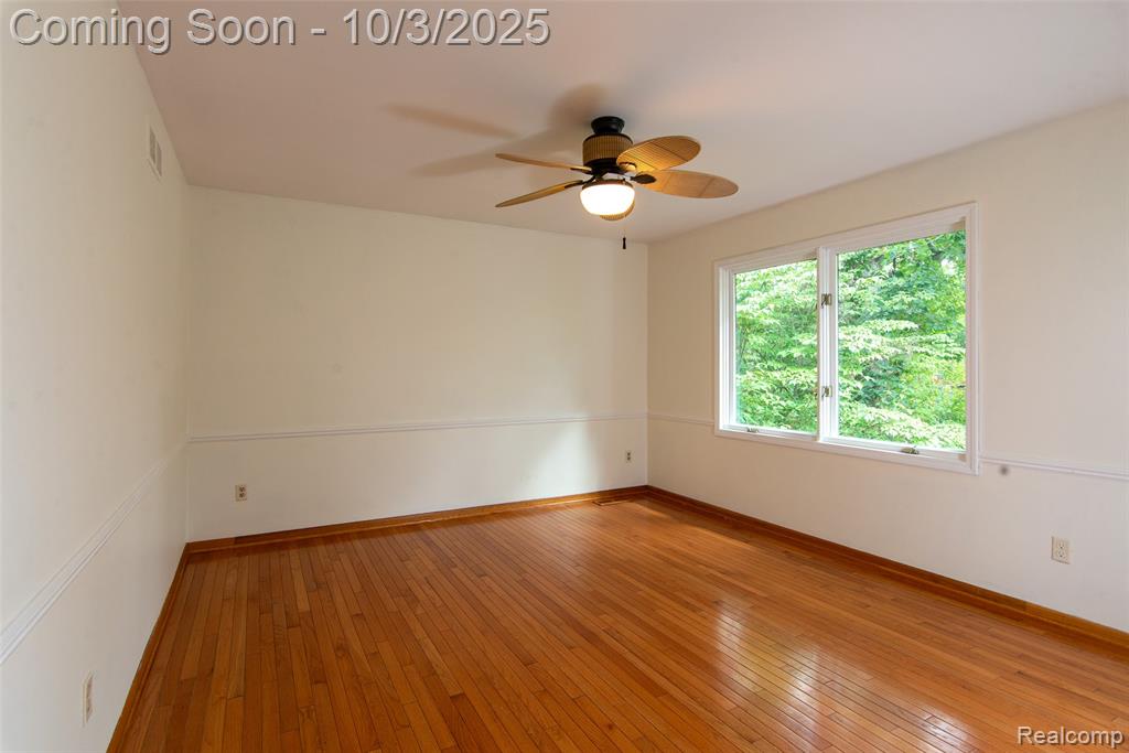 5130 Lake Bluff Rd, West Bloomfield, MI 48323 — Photo 25