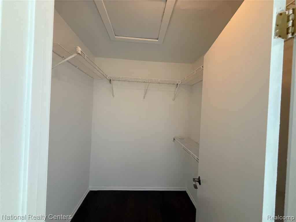 6677 Chimney Sweep, West Bloomfield, MI — Photo 19