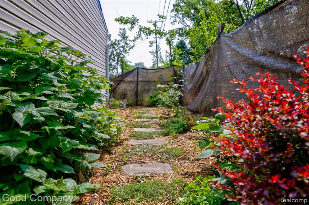 720 E Granet Avenue, Hazel Park, MI 48030 — Photo 48