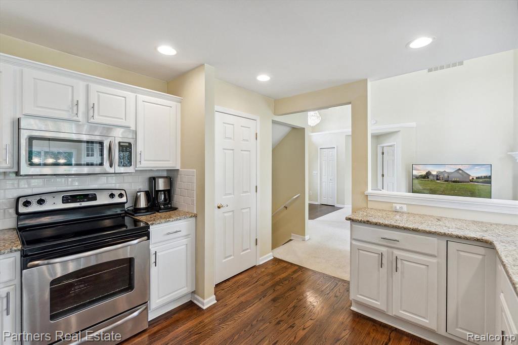 822 SADDLE CLUB Lane, Howell, MI 48843 — Photo 12