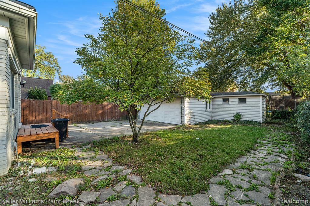 20926 Lennon Street, Harper Woods, MI 48225 — Photo 25