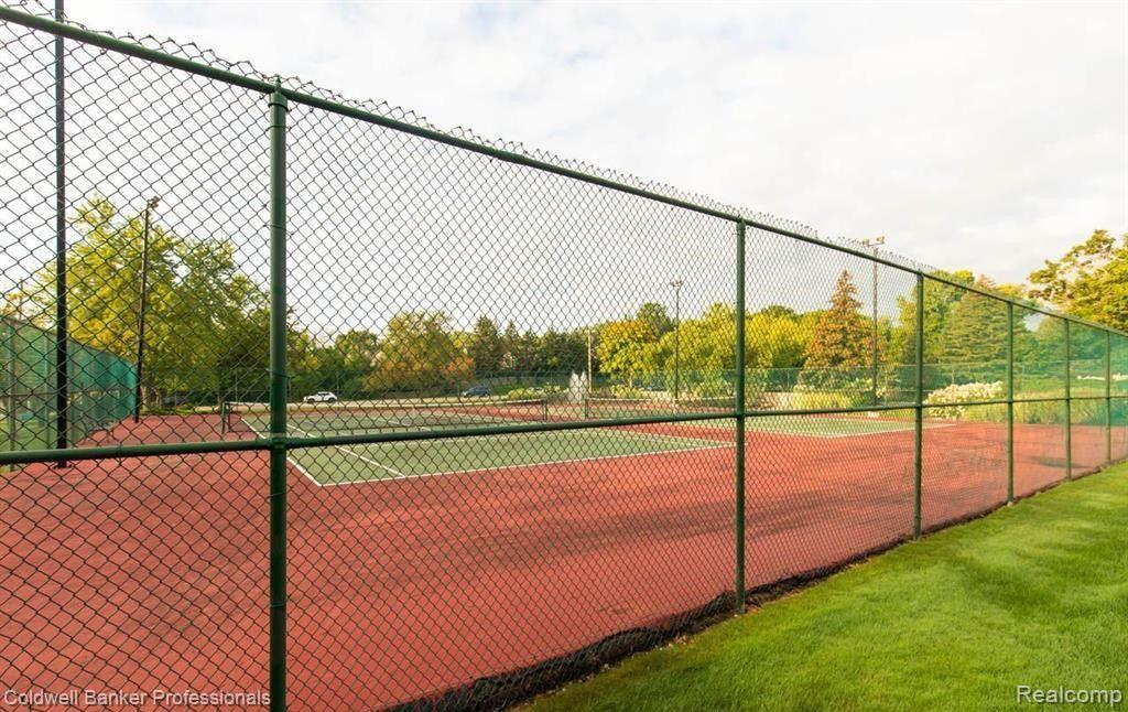 7360 MEADOWRIDGE Drive, West Bloomfield, MI — Photo 27