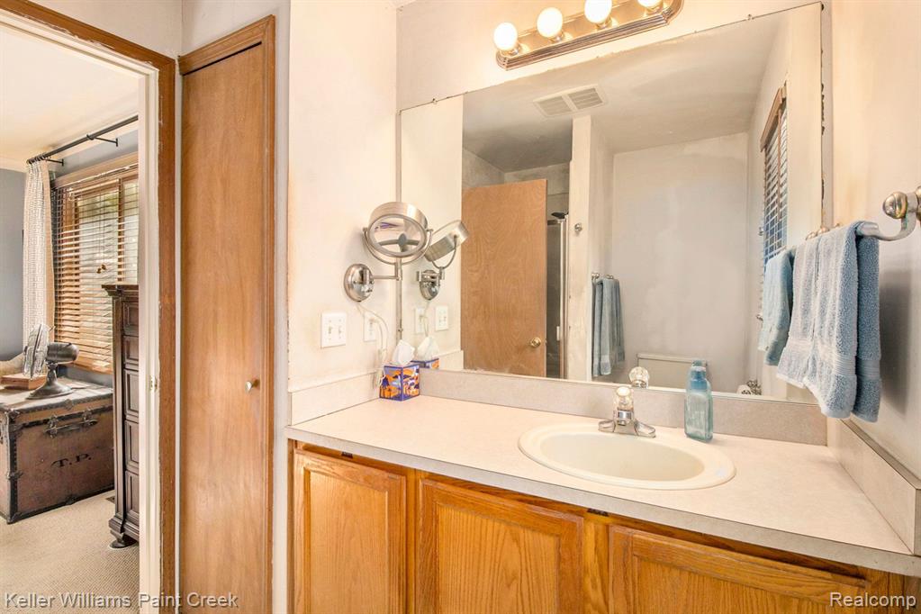 556 ORCHARD RIDGE Drive, Lake Orion, MI 48362 — Photo 14