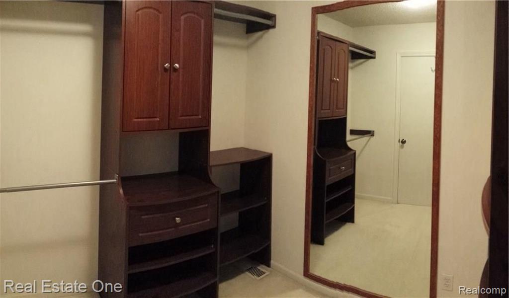 475 Dorchester Way, Milford, MI 48381 — Photo 13