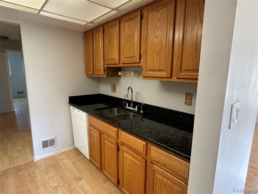 628 E Fox Hills Drive, Bloomfield Hills, MI 48304 — Photo 3